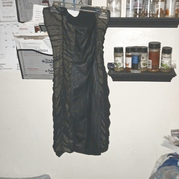 BeBe-FAUX LEATHER, STRAPLESS V-notched center w/RUFFLES- DOWN-SIDES, SIDE-ZIP - Picture 10 of 13